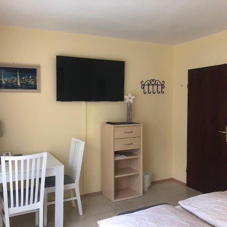 Ferienwohnung Appartement In Rheinbrohl Екстериор снимка